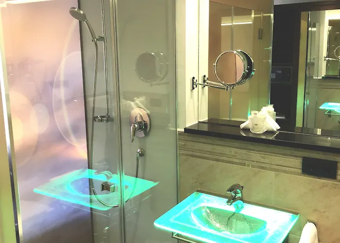 فندق دويتشه آيكيه ميونيخ