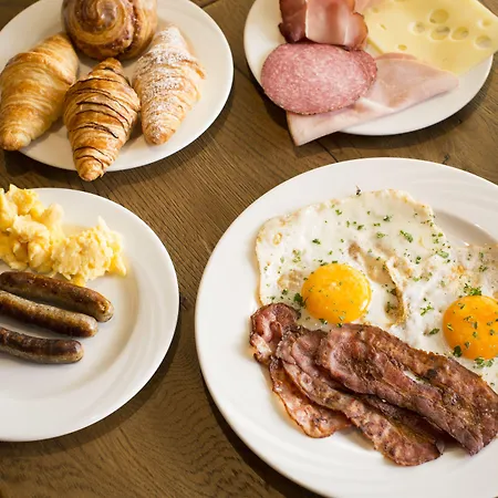 Hotel Deutsche Eiche 3*